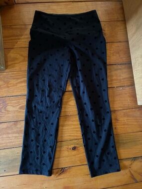 Suavé Flocked Straight Leg Tummy Control Leggings - Black Polka Dots Size Medium